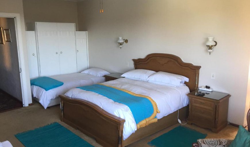 Queen Size & Two Single Beds photo 19