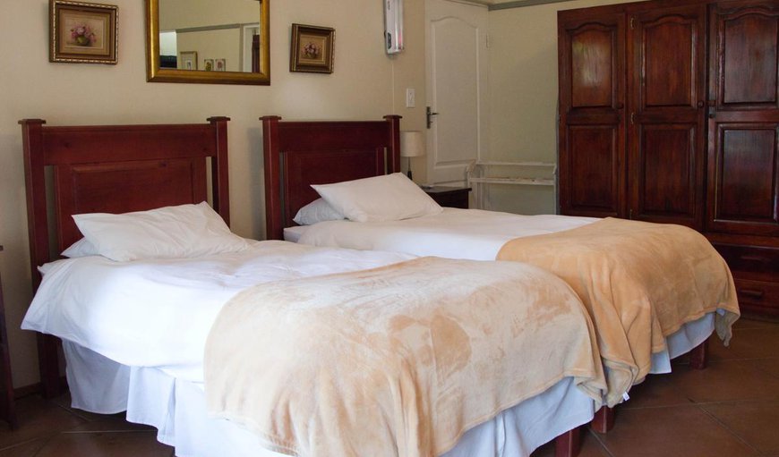 Self-catering Unit (Twin): Twin Room with Private Bathroom
