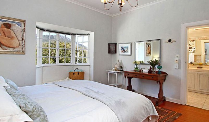 Darling Villa: The main bedroom has a king-size bed and an en-suite bathroom