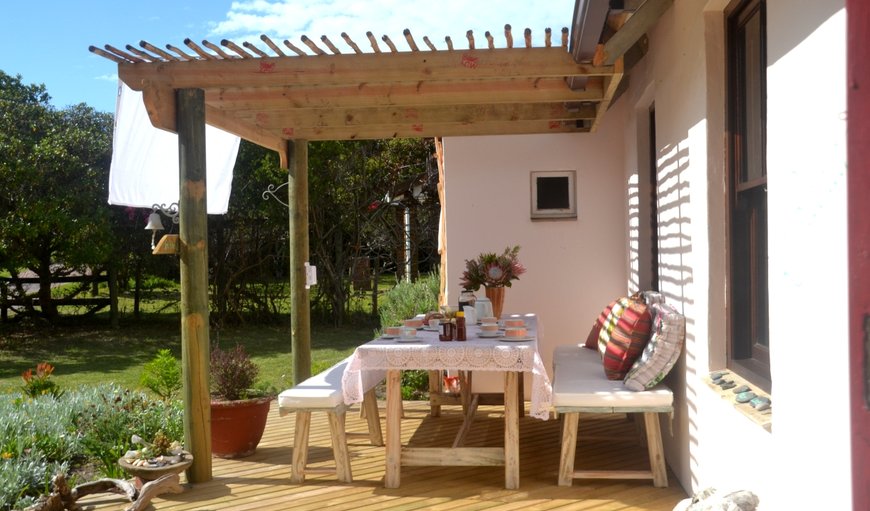 Holiday House Baviaanshoek: Baviaanshoek features a veranda in front with comfortable seating and outdoor dining areas.