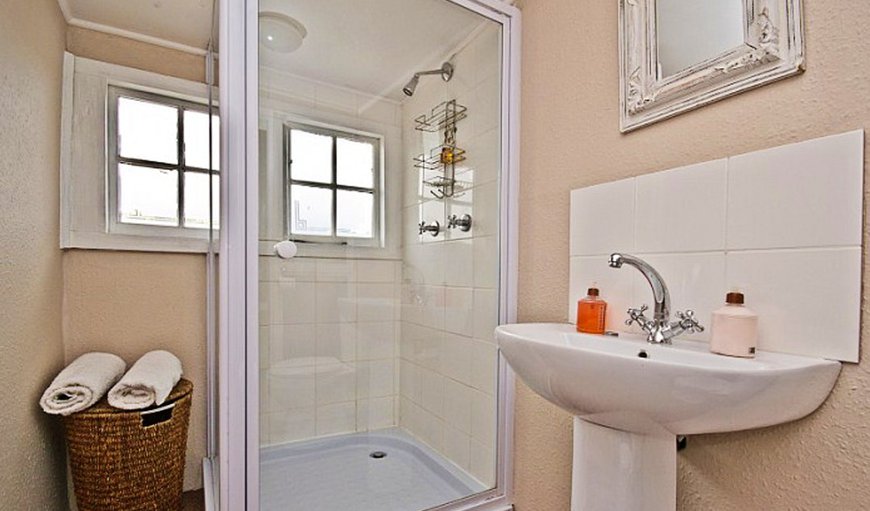Upstairs Room 4: Upstairs Room 4 - Bathroom
