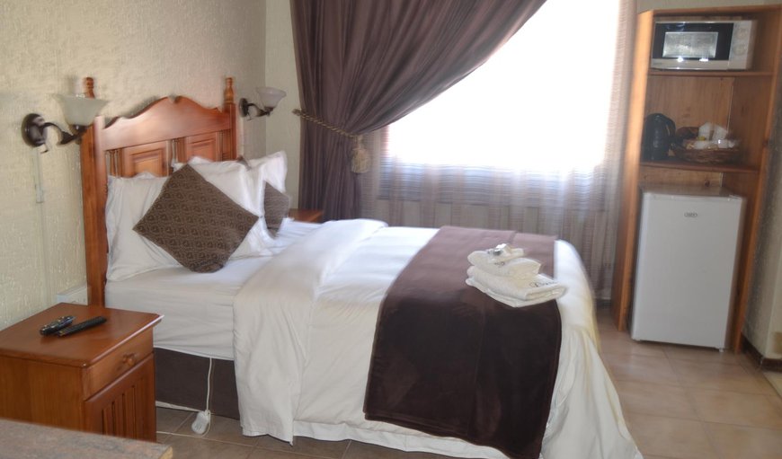 Dara Room 4: Bedroom with a double bed