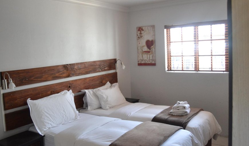 Dara Room 12: Bedroom with 2 single beds