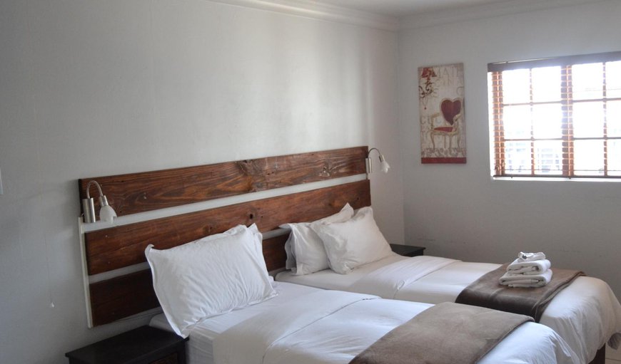 Dara Room 12: Bedroom with 2 single beds