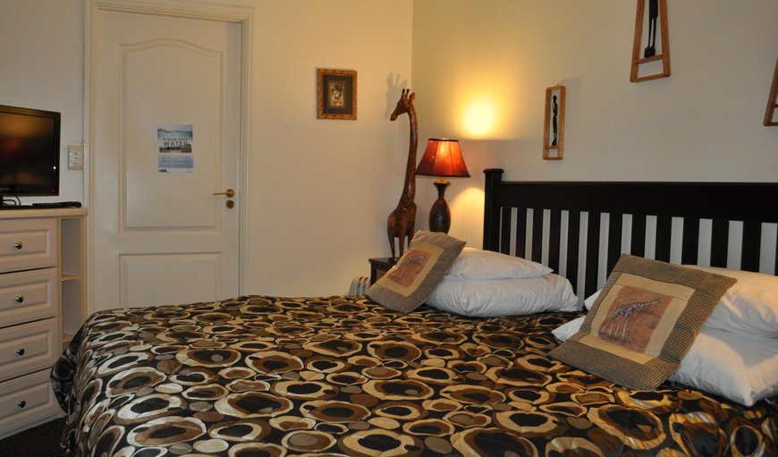 Giraffe Suite: Bed
