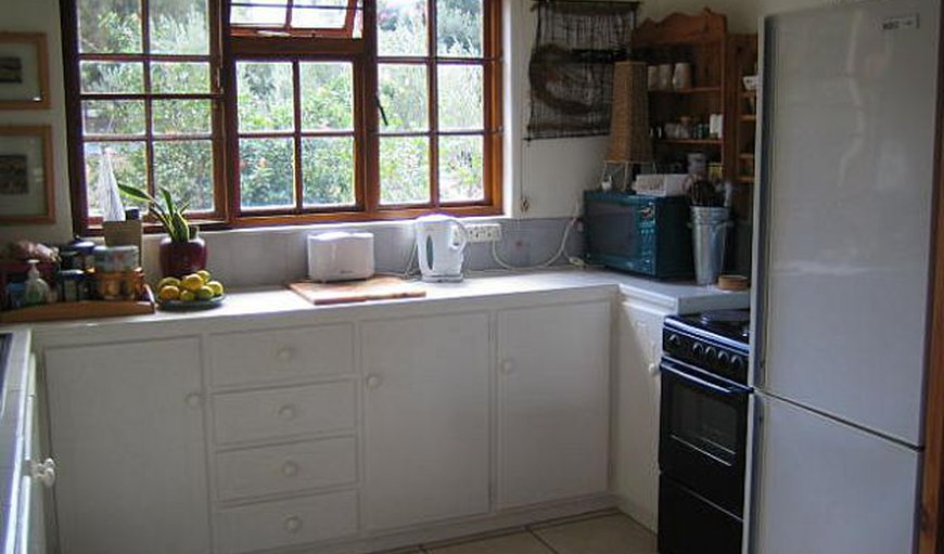 Shady Creek Cottage: Kitchen