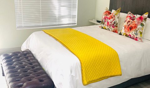 Luxurious family room 4: Bed