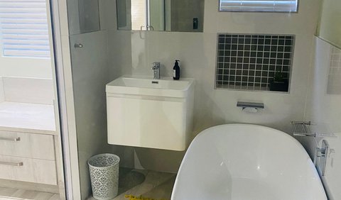 Luxurious family room 4: Bathroom