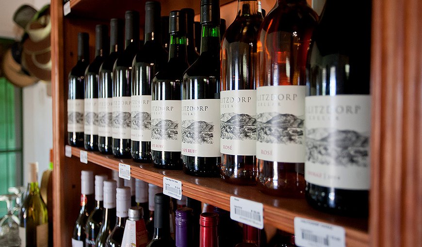 There is also a petite cellar room, stocked with locally produced wines, sparkling wine, port and a large selection of beer. There is also a petite cellar room, stocked with locally produced wines, sparkling wine, port and a large selection of beer.