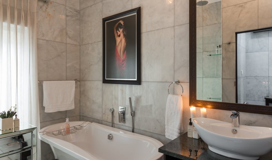 Luxury Family Interleading Unit (Room 1 & 3): Private bathroom for Unit 1 & 3 only - NOT ensuite