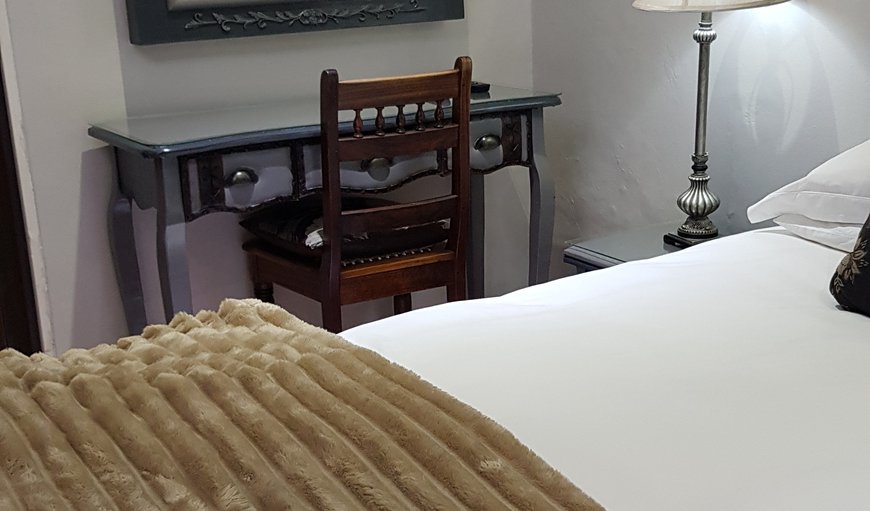Marquerite: Super King Bed and Work space