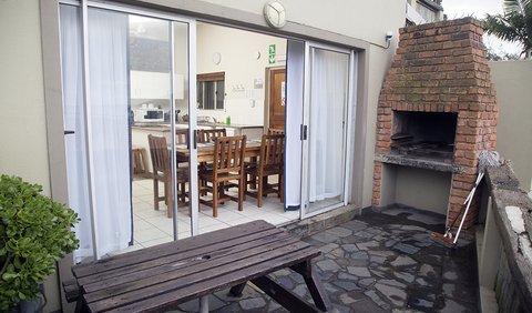 Seaview Cottage (6 sleeper apt): Seaview Cottage balcony and barbeque with great seaviews