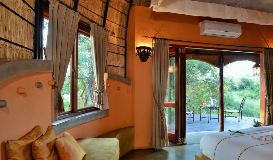 Hoyo Hoyo Safari Lodge: Relax on your private deck looking out on to the bush, take a long, leisurely shower in the open air or melt in to your comfortable king-size bed for an afternoon siesta. It’s your relaxing, informal bush experience on your terms.