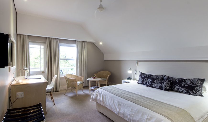 King Room: King Room - This air-conditioned room is furnished with a king size bed and offers a bar fridge, microwave, kettle, TV with DSTV and has an en-suite bathroom.