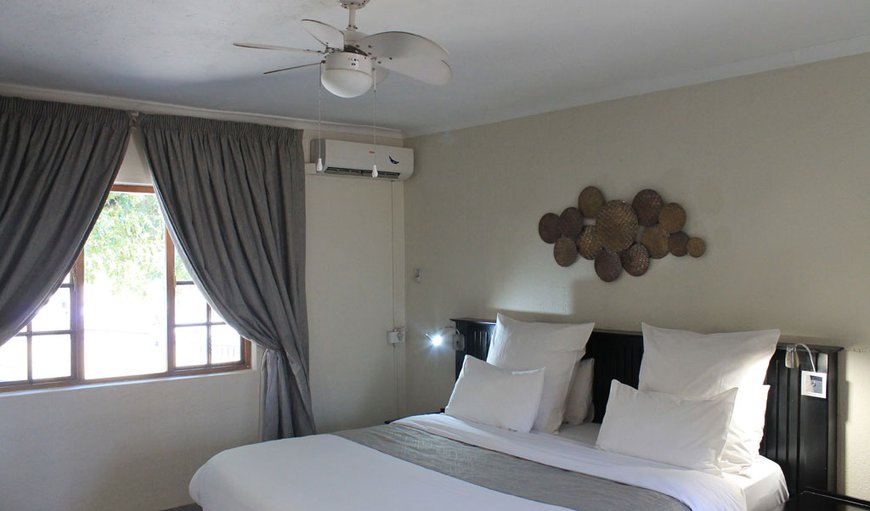 Executive Room: Executive Room - Bedroom with a queen size bed
