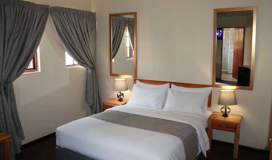 Standard Double Room: Standard Double Room - Bedroom with a double bed