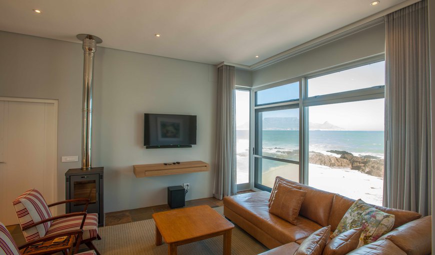 High Tide - The lounge area is furnished with a beautiful corner couch and offers a TV and spectacular views. High Tide - The lounge area is furnished with a beautiful corner couch and offers a TV and spectacular views.