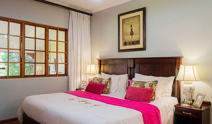 Black Grouse Cottage - The main bedroom consists of a king size bed with plush duvets, electric blankets and thick snuggle rugs. Black Grouse Cottage - The main bedroom consists of a king size bed with plush duvets, electric blankets and thick snuggle rugs.