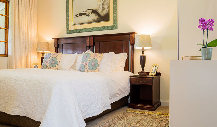 Blue Quail Cottage - The main bedroom consists of a king size bed with plush duvets, electric blankets and thick snuggle rugs. Blue Quail Cottage - The main bedroom consists of a king size bed with plush duvets, electric blankets and thick snuggle rugs.