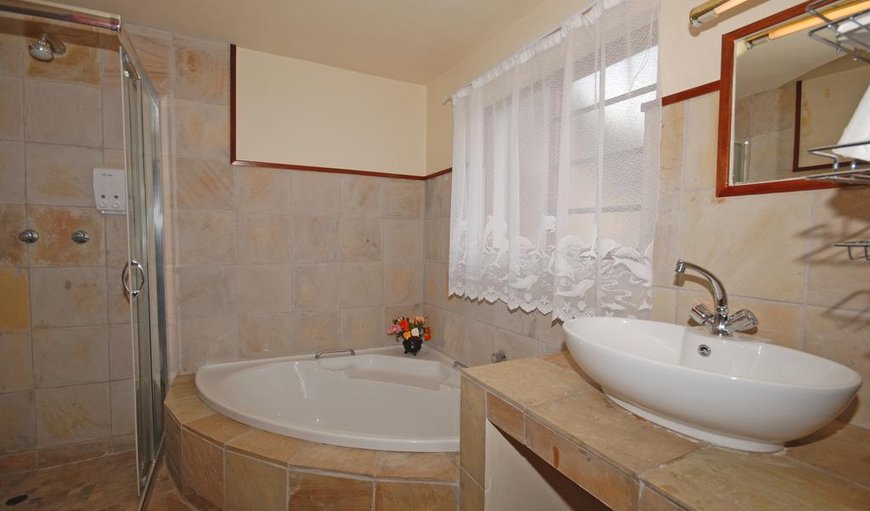 Hoopoe luxury double ensuite room: Hoopoe Room Bathroom