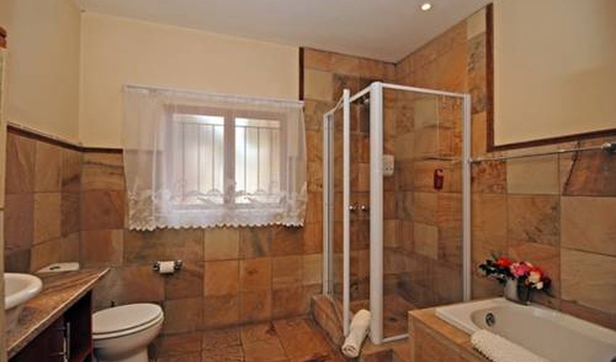 Martial Eagle double en-suite: Martial Eagle Room Bathroom