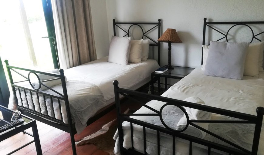 Twin Room: Twin Room - Bedroom with 2 single beds