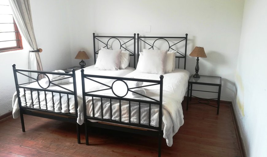 Twin Room: Twin Room - Bedroom with 2 single beds