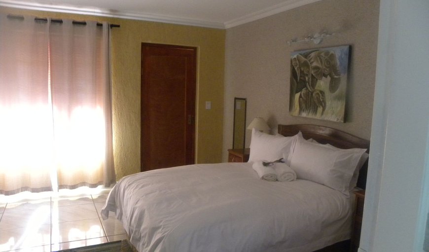Executive Room King Size Bed: Self-catering double room.