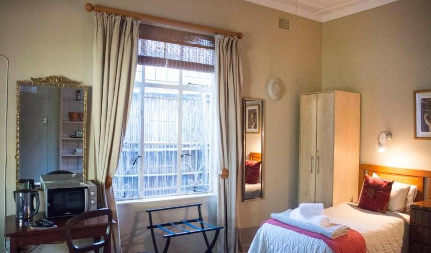 Single Room: Single Room