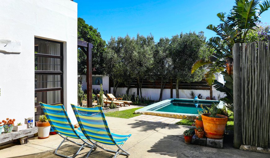 Gorgeous Garden and Swimming Pool