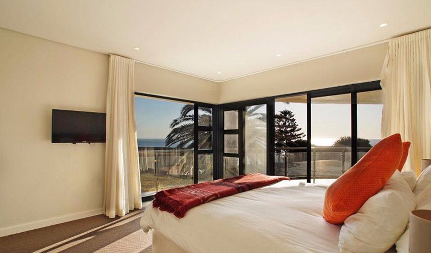 Sunset Mansion: Bedroom with Double Bed