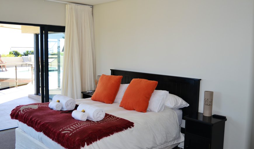 Sunset Mansion: Bedroom with Double Bed