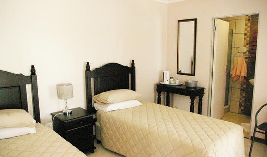 Room 20 with 2 Single Beds: Room 20 (3 x single bed)