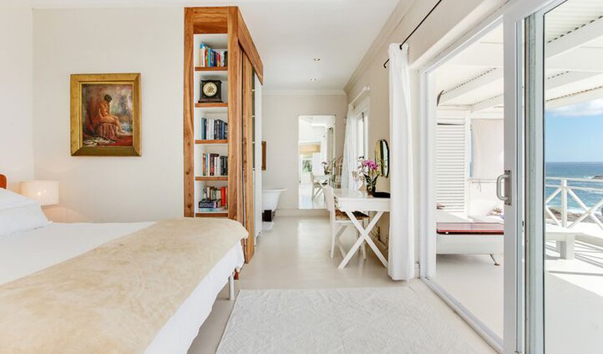 Waters Edge: Main Bedroom