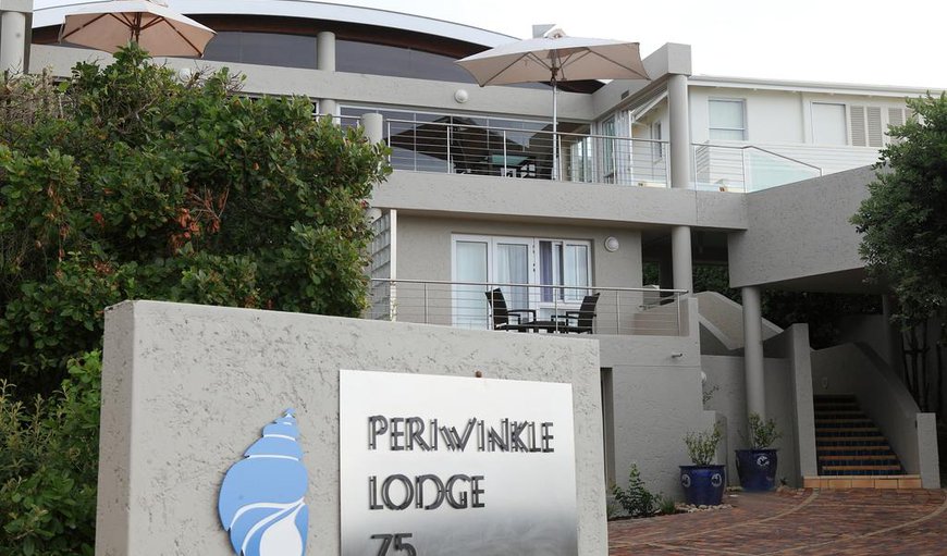 The Lodge is on 3 levels and has breathtaking views of the famous Robberg Peninsula, Tsitsikamma Mountains and the sea.