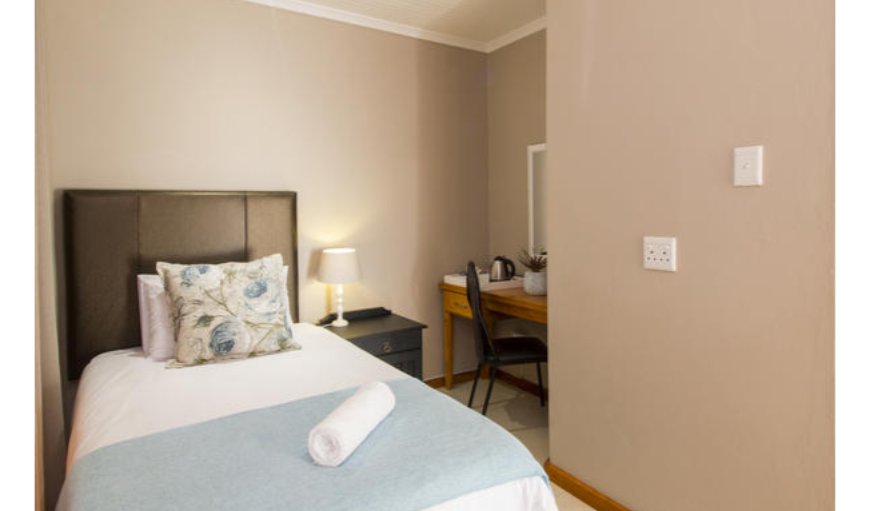 Single Room: Single Room