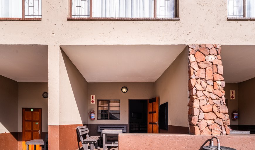 4 Sleeper Flat C: Exterior
