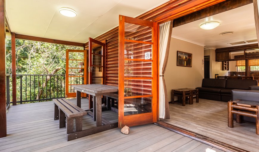 6 Sleeper Log Cabin (Dam vacinity): Patio