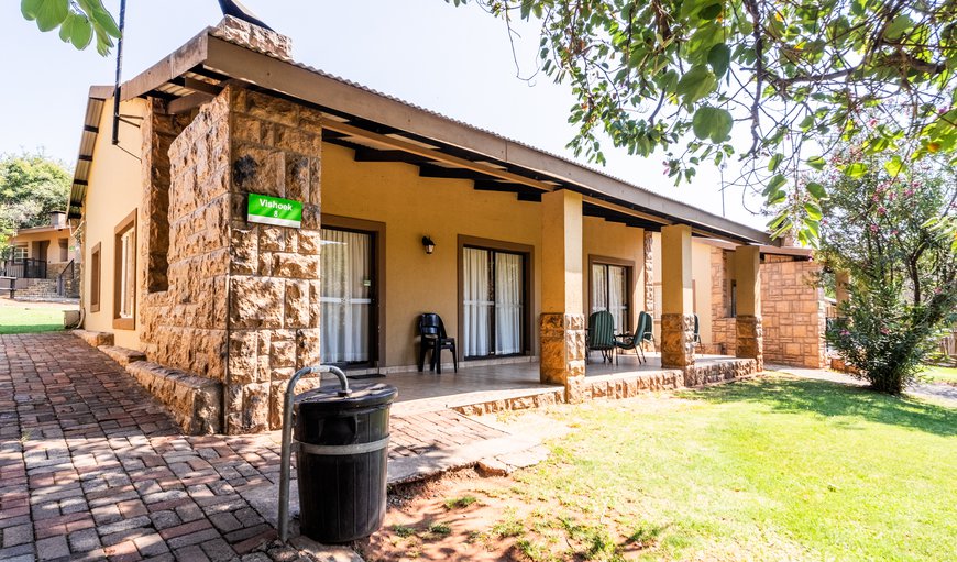 8 Sleeper Cottage (1 double 3 bunk beds): Exterior