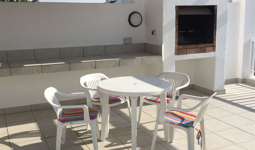 Self catering Apartment: Courtyard with braai