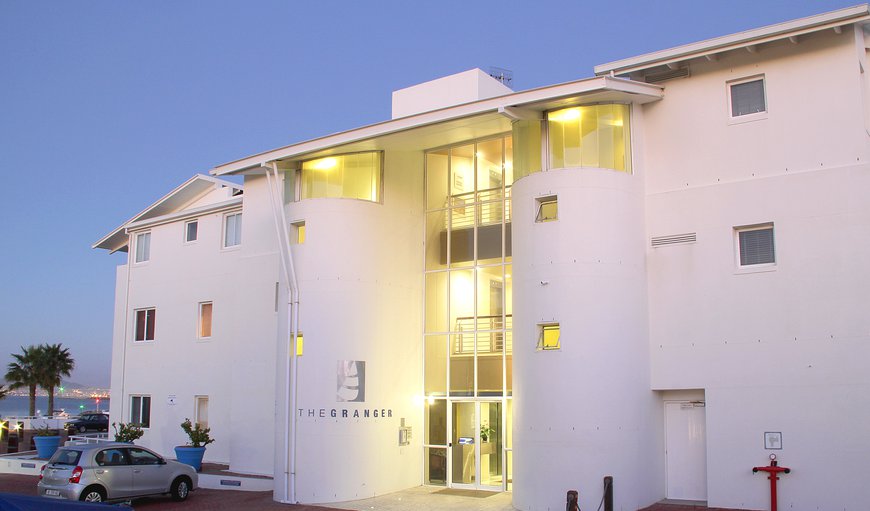 516 The Granger is a luxurious contemporary apartment situated in Granger Bay, Cape Town.