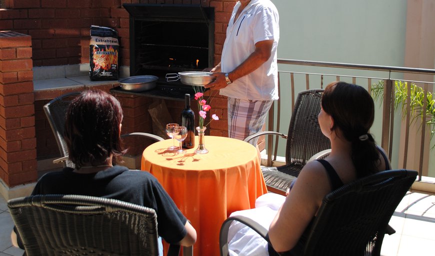 Honeymoon Suite Balcony: Built-in braai on patio