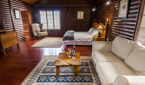 Chalet 7 - Kisambo: Chalet 7 - Kisambo - Bedroom with a king size bed
