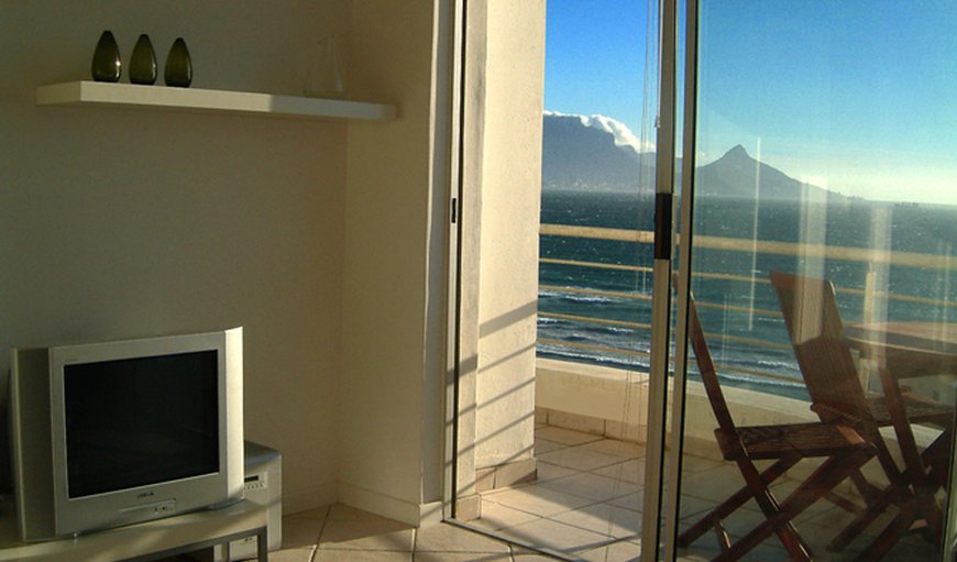 Welcome to White Sands Beachfront Apartment Cape Town in Bloubergstrand, Cape Town, Western Cape, South Africa