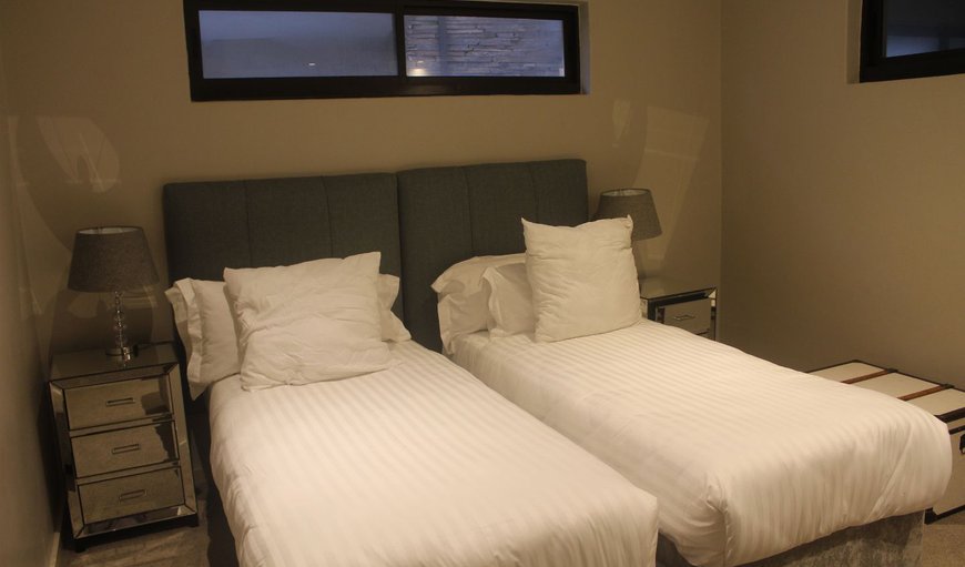 Suite 424: Bedroom with 2 single beds