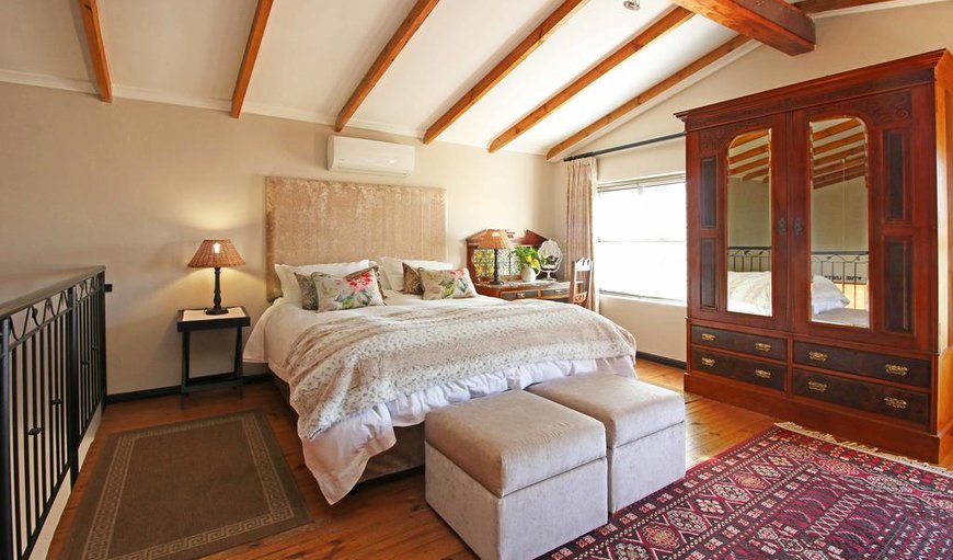 One bedroom open plan garden apartment - The bedroom contains a queen size bed sleeping two guests comfortably. One bedroom open plan garden apartment - The bedroom contains a queen size bed sleeping two guests comfortably.