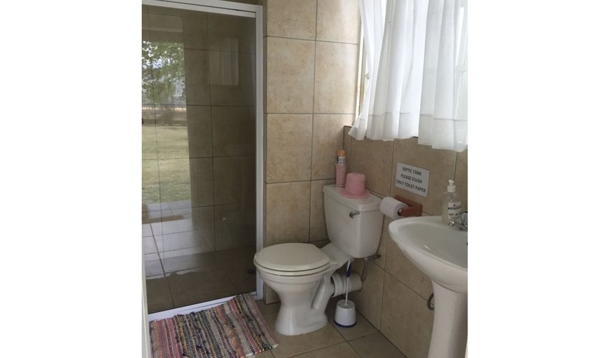 Cottage: Bathroom