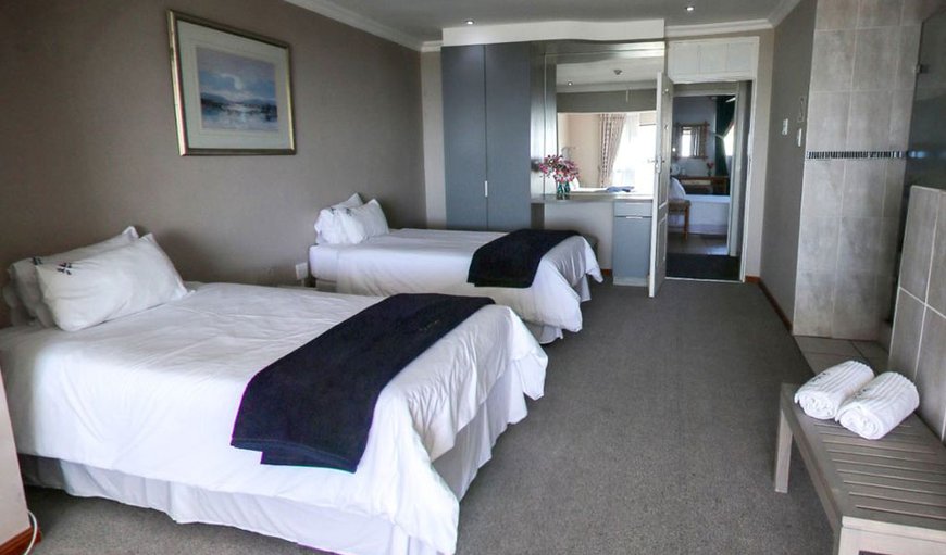 Sea Facing Suite: Bedroom with 2 single beds