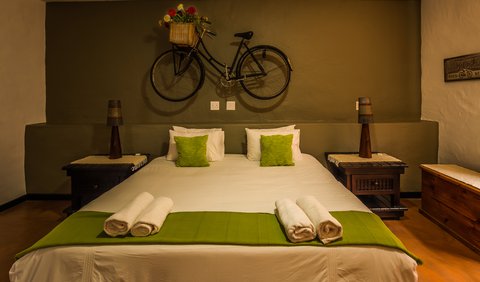 Muscadel: This room is equipped with a King size bed, a single chair/2-seater couch, an en-suite bathroom (shower-in-bath facility), a coffee station and fan.  For your sleeping comfort we provide pure cotton percale bedding and towels.