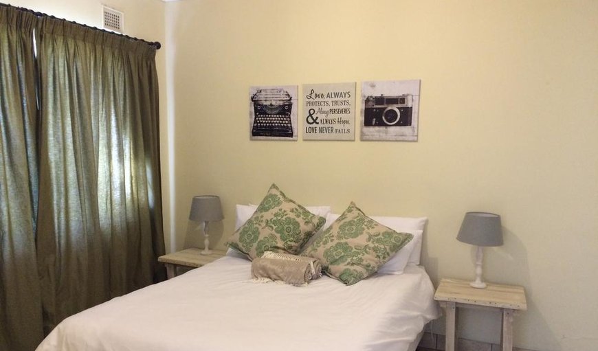 Moya Cottage: The main bedroom is comfortably furnished with a double bed.